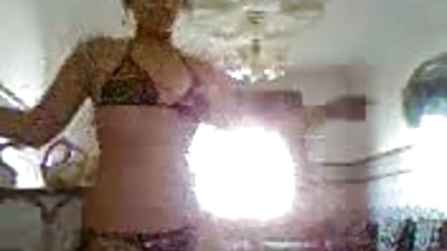 Висока чіткість :  Мілу Блейз смокче член свого еротика секс порно зведеного брата ХХХ відео 